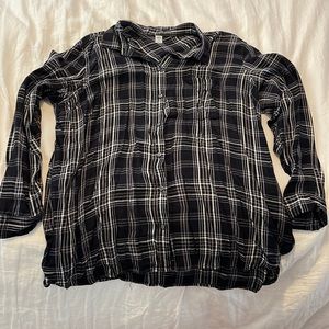 Old Navy black and white plaid button down collared shirt